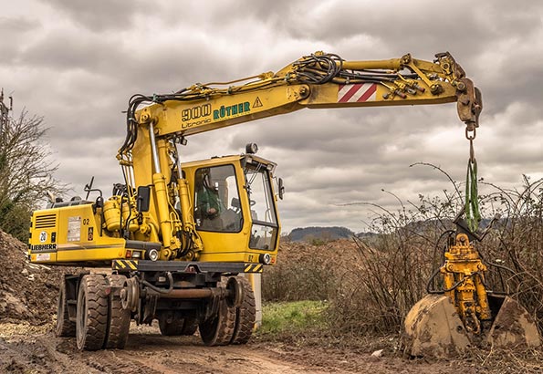 二手推土机市场分析:购买注意事项